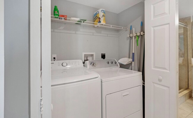 Laundry in unit - 625 Casa Loma Blvd