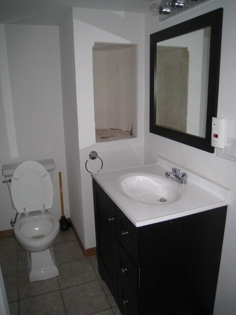 Building Photo - 300 Melrose Ct