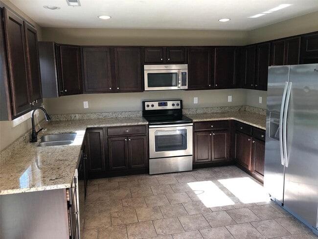 Building Photo - 114 Prairie Bluffs Dr