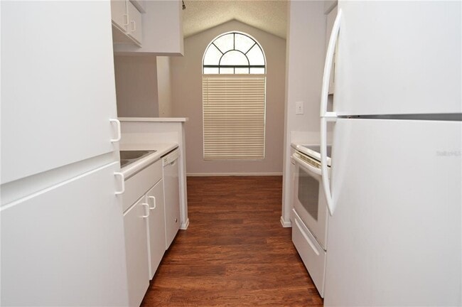 Building Photo - 8625 Mallard Reserve Dr