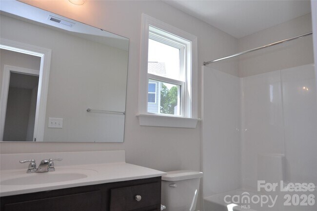 Building Photo - 1133 Overlake Dr