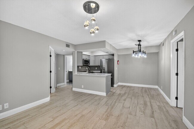 Building Photo - 4707 Lucerne Lakes Blvd E
