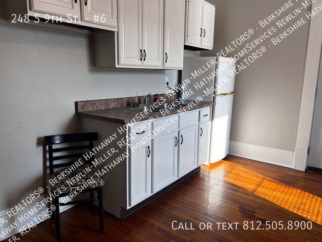 Building Photo - 2 Bedroom with All Utilities included Clos...