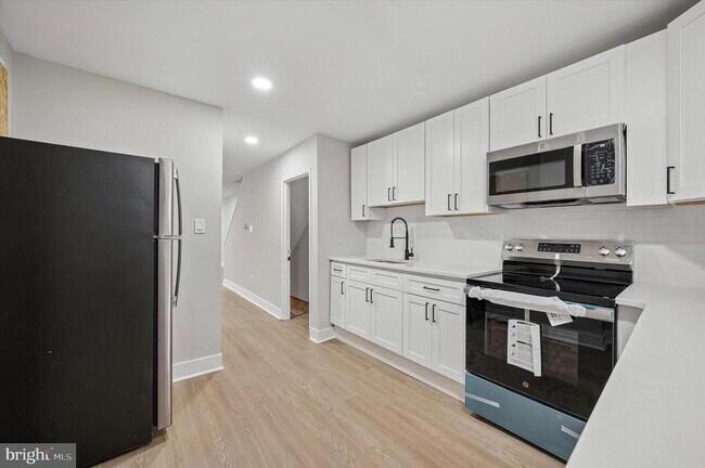 Building Photo - 40 Reger St