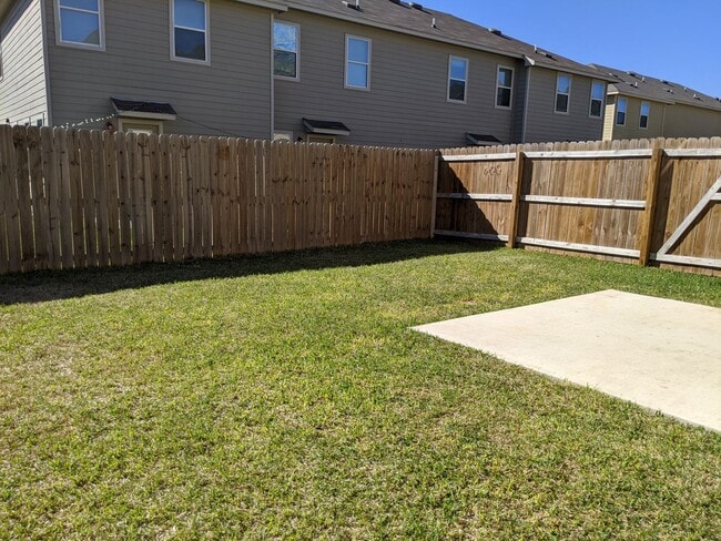 Building Photo - Town home for rent