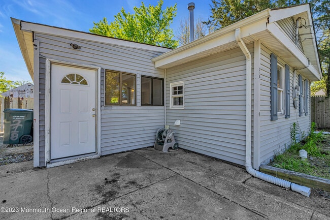 Building Photo - 218 Falcon Dr