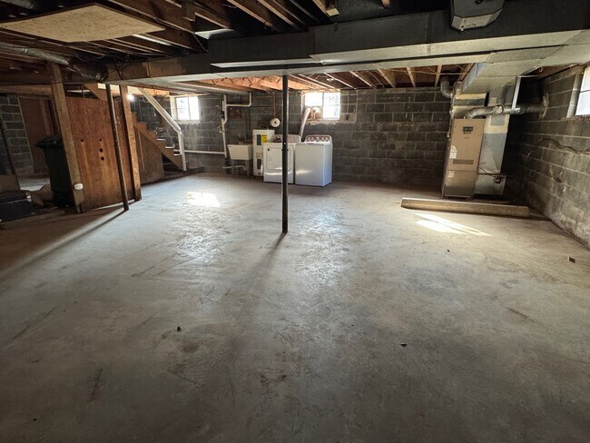 Building Photo - East AVL - Two Bedroom Apartment with Large Basement