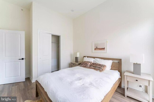 Building Photo - 521 N 41st St