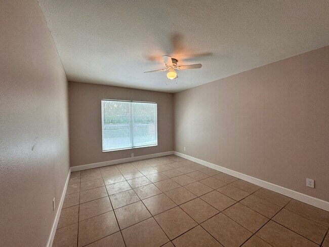 Building Photo - Fully Renovated Palm Harbor Home