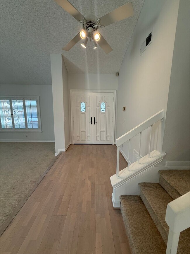 Building Photo - Spacious End-of-Culdesac 4-bed, 2.5-bath Home with Private Sparkling Pool & Spa