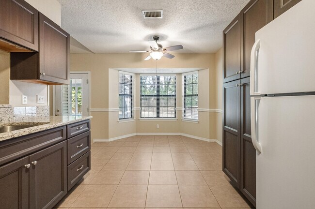 Building Photo - 206 Esmond Ct