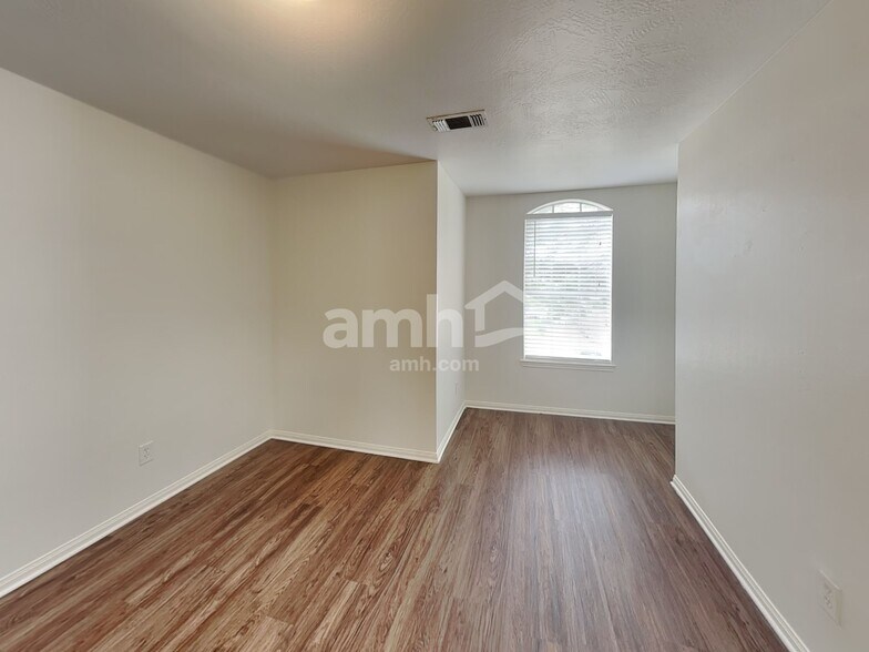 Building Photo - 6027 Coventry Falls