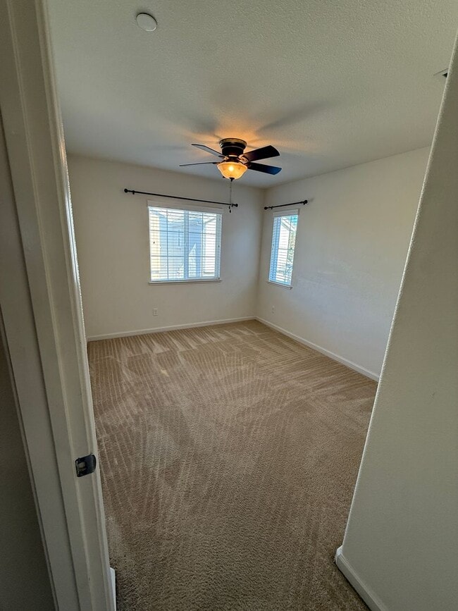 Building Photo - MODERN NEWER 3 BEDROOM 2 STORY FAIRFIELD *...