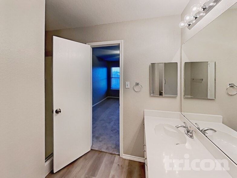 Building Photo - 3005 Scenic Glen Dr