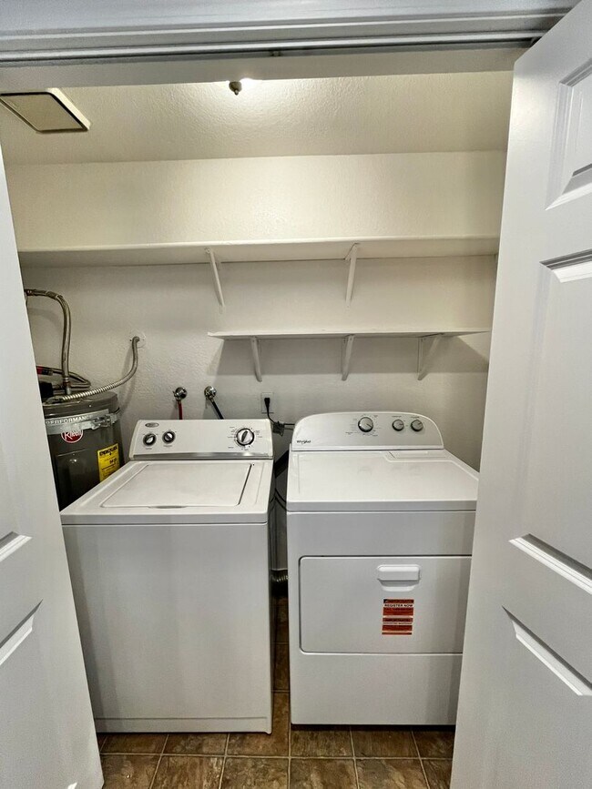 Building Photo - Fresh Paint and New Carpet in this Sunn Fjord Condo!