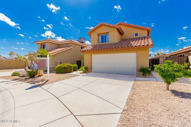 Building Photo - 3223 E Poinsettia Dr