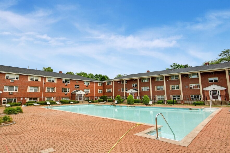 Building Photo - Francis Crossing Apartment Homes