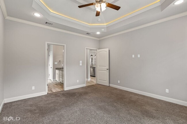 Building Photo - 302 Oscar Cir