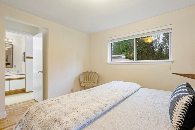 Building Photo - 11641 204th Ave NE