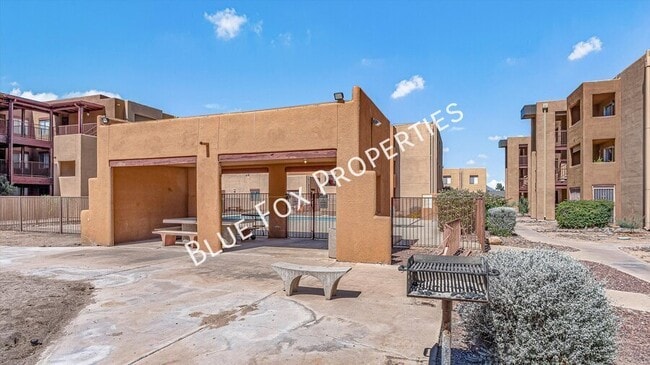 Building Photo - 1810 E Blacklidge Dr
