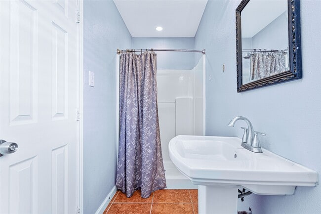 Building Photo - 9319 Jaywood St