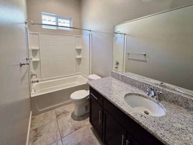 Building Photo - $2,750 Shaw & Locan, 4 Bedroom House - Twa...