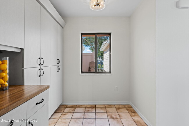 Building Photo - 271 Forecast Ln