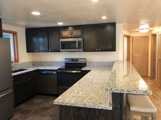 Building Photo - 3 bedroom 2 bathroom house in Thurston!