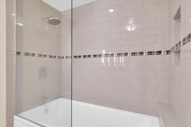 Building Photo - 3,400 SQFT CONDO IN DOWNTOWN CHAMPAIGN W/ ...