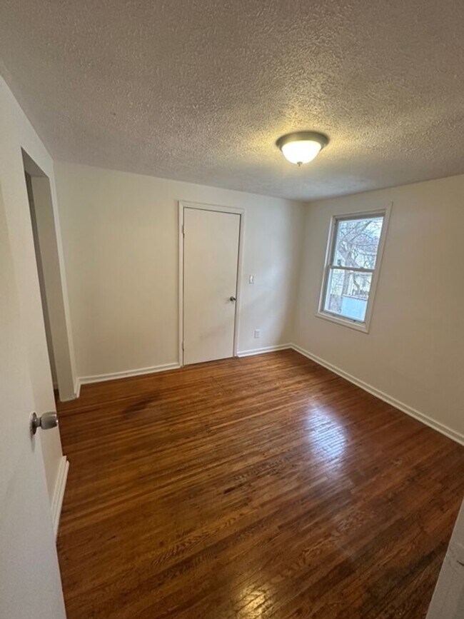 Building Photo - Charming 4-Bedroom Single-Family Rental in Rochester – Ready for Move In