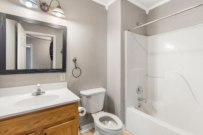 Building Photo - 161 Trent St