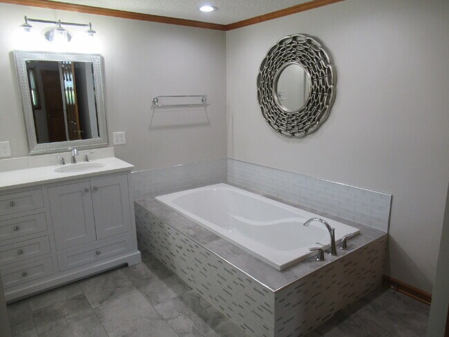 Building Photo - Denver Four Bedroom Home For Rent!