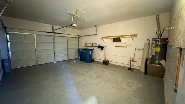 Building Photo - 3 bed, 2.5 bath, 1,746 sq ft home in southwest Las Vegas