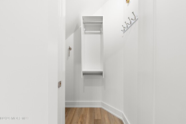 Building Photo - 427 Hoyt St