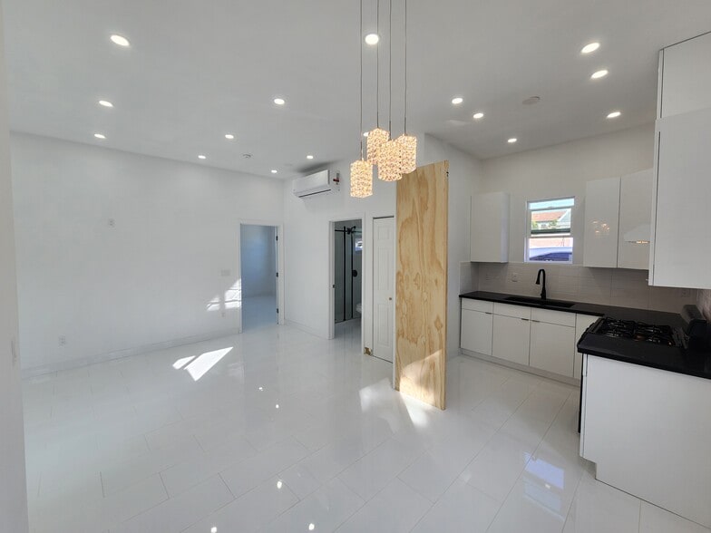 Building Photo - 10343 Penrose St