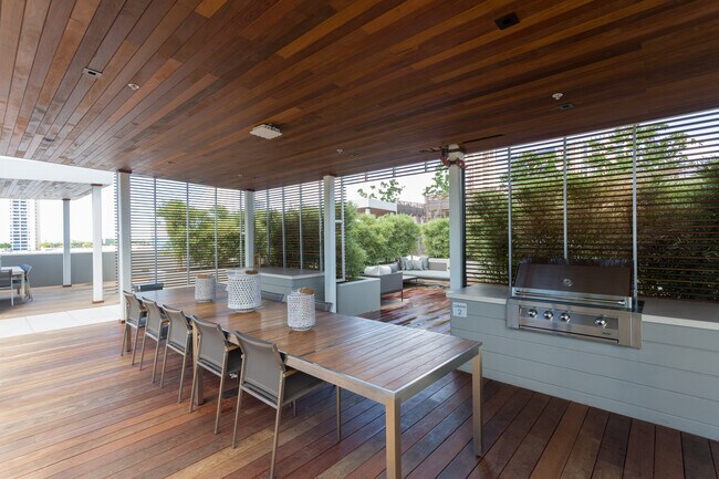 Building Photo - Surround Yourself in Luxury! Symphony Honolulu!