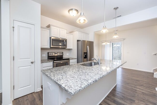Building Photo - GREAT 2 Bedroom Townhome Regent Park - AUGUST MOVE IN SPECIAL