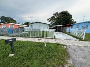 Building Photo - 5709 SW 36th Ct