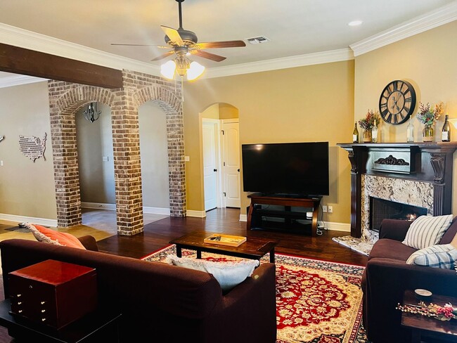 Building Photo - 459 Long Acre Dr