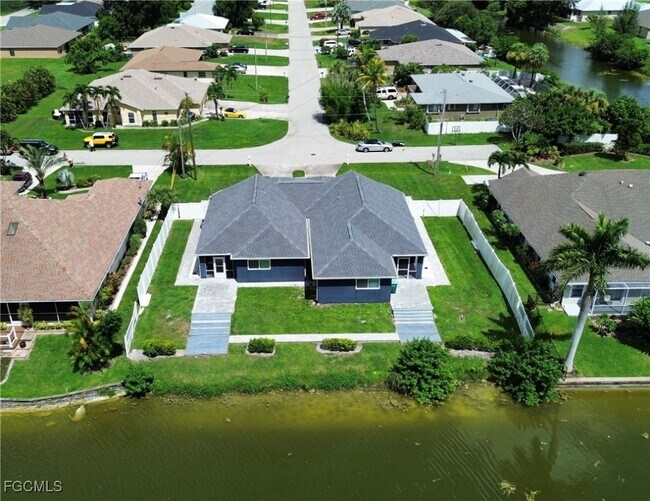 Building Photo - 1324 SE 6th Ave