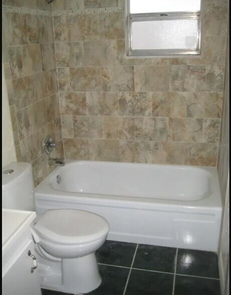 Building Photo - 1502 Stonehaven Way