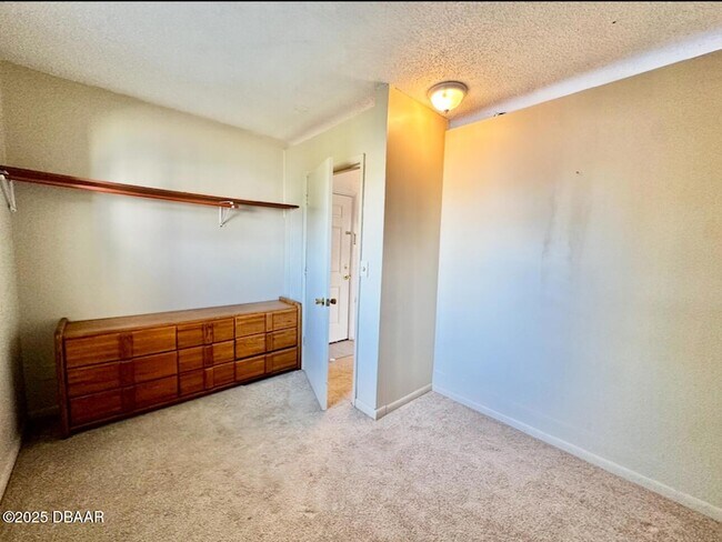 Building Photo - 1104 Jacaranda Ave