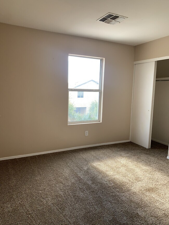 Building Photo - 6796 S Parliament Dr