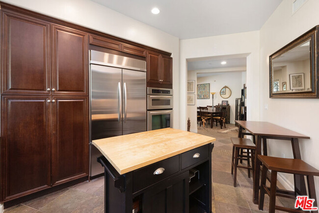 Building Photo - 6241 Crescent Park W