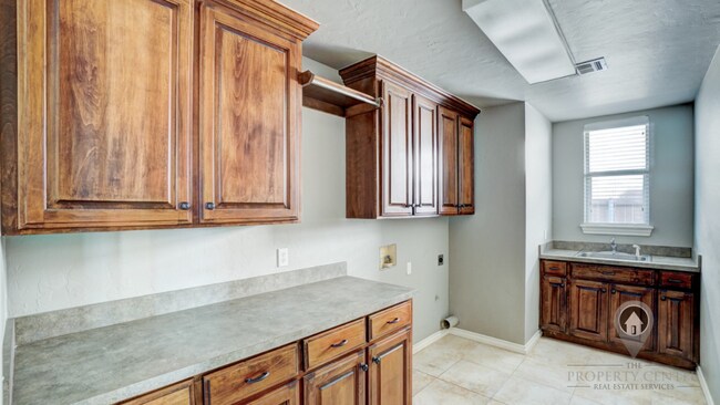 Building Photo - Versatile Deer Creek Corner-Lot Home | 3 Bedrooms, 3.5 Baths + 2 Flex Rooms for Offices, Studies,...