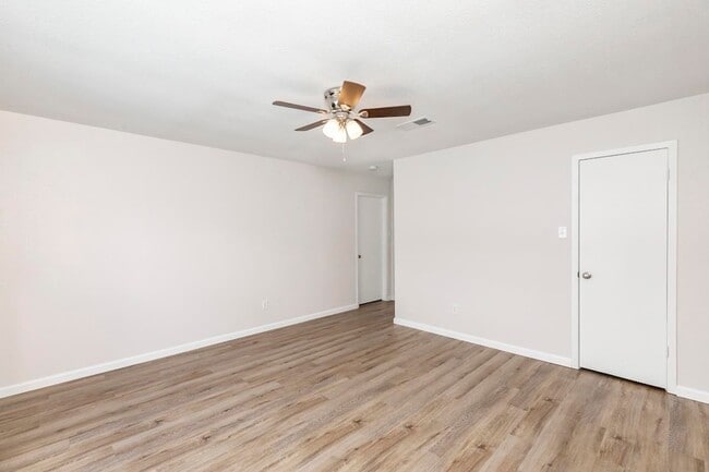 Building Photo - 8930 Manion Dr