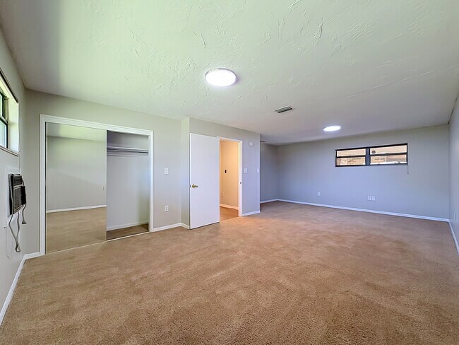 Building Photo - 609 Howard Ave