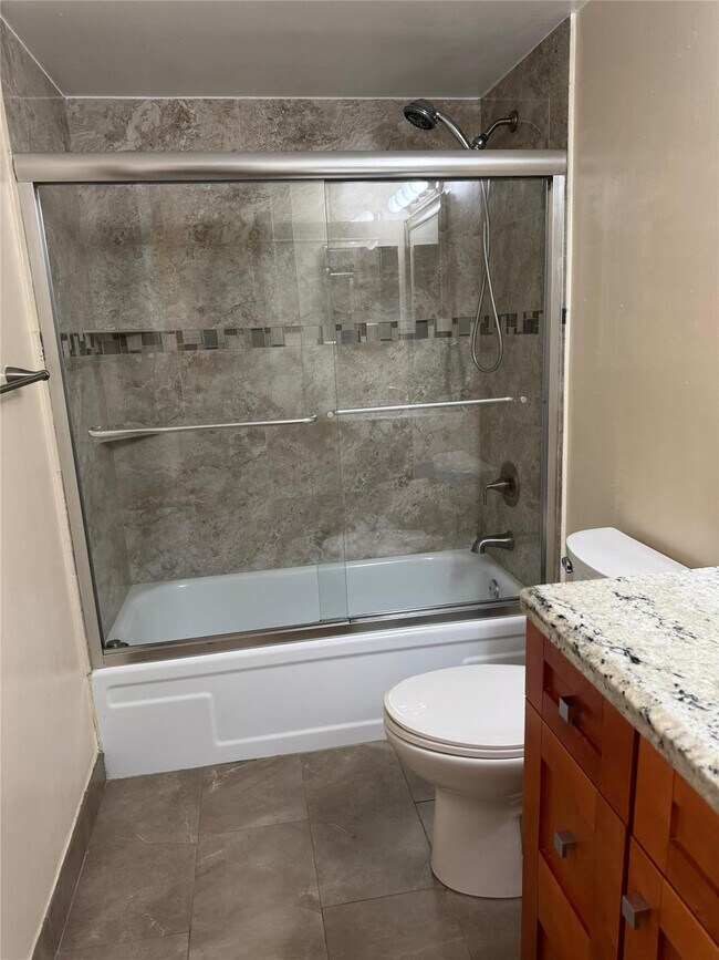 Building Photo - 1407 NE 56th St