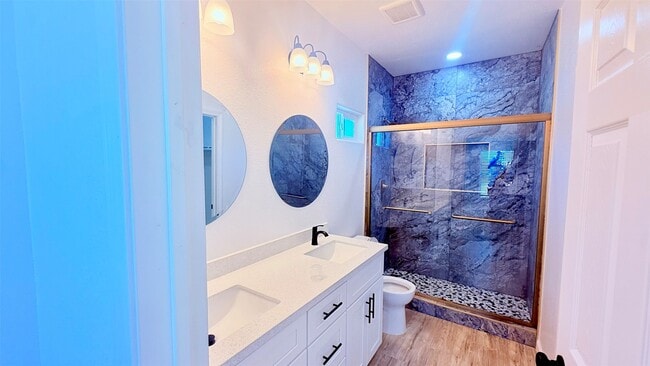 Building Photo - 7018-5914 02