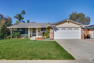 Building Photo - Refreshed Three Bedroom Home on Sunny Stre...